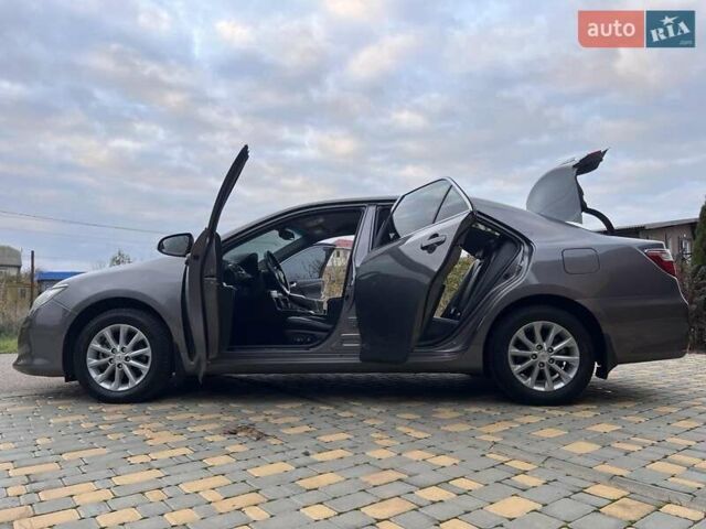 Серый Тойота Камри, объемом двигателя 2.49 л и пробегом 215 тыс. км за 15300 $, фото 25 на Automoto.ua