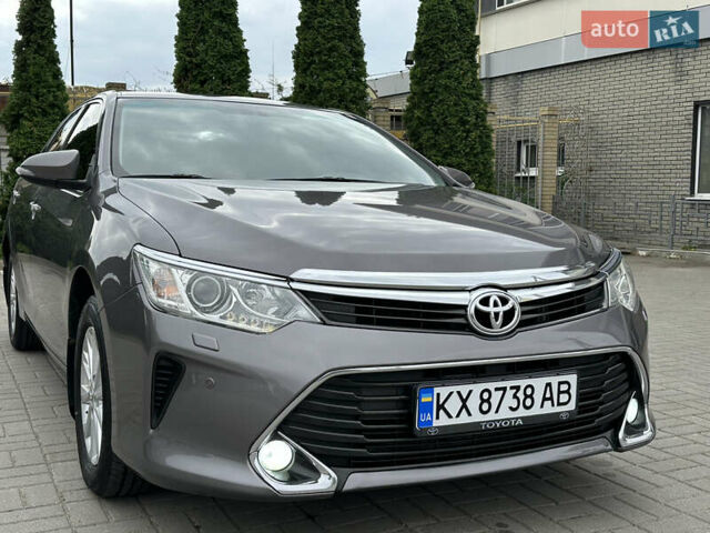 Серый Тойота Камри, объемом двигателя 2.49 л и пробегом 210 тыс. км за 16900 $, фото 11 на Automoto.ua