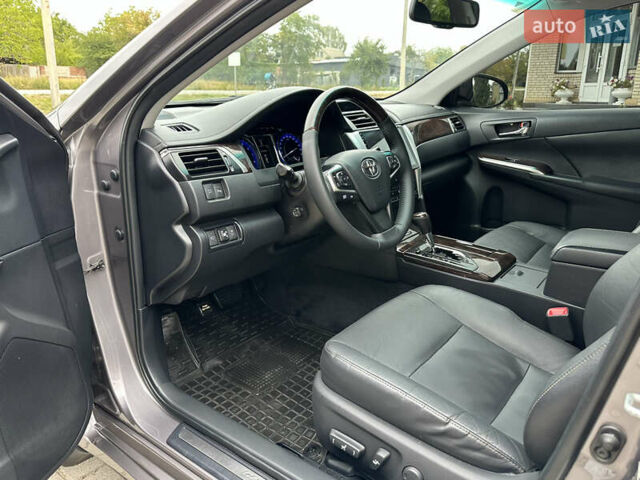 Серый Тойота Камри, объемом двигателя 2.49 л и пробегом 210 тыс. км за 16900 $, фото 20 на Automoto.ua