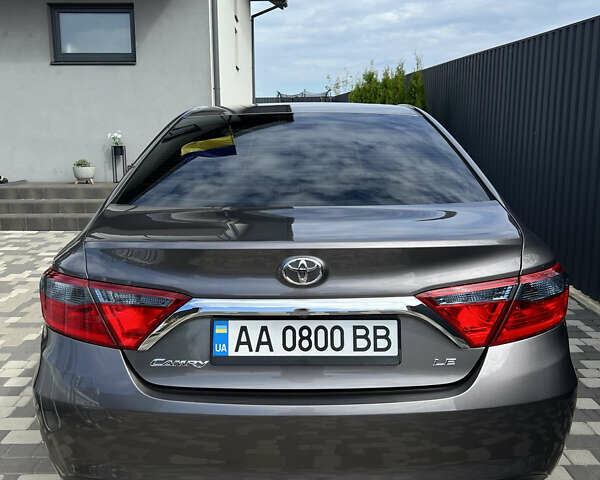 Сірий Тойота Камрі, об'ємом двигуна 2.49 л та пробігом 175 тис. км за 12000 $, фото 3 на Automoto.ua