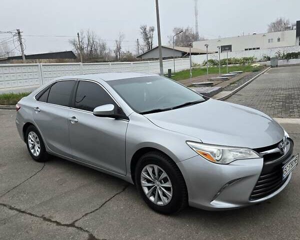 Серый Тойота Камри, объемом двигателя 2.5 л и пробегом 211 тыс. км за 12600 $, фото 2 на Automoto.ua