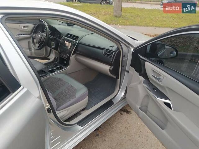 Серый Тойота Камри, объемом двигателя 2.49 л и пробегом 210 тыс. км за 10900 $, фото 8 на Automoto.ua