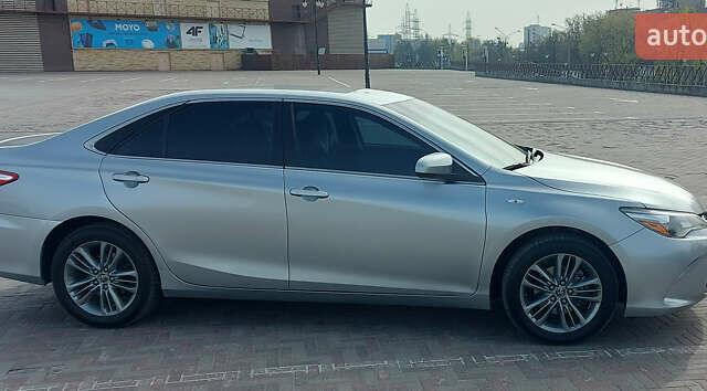 Серый Тойота Камри, объемом двигателя 2.49 л и пробегом 178 тыс. км за 14000 $, фото 16 на Automoto.ua