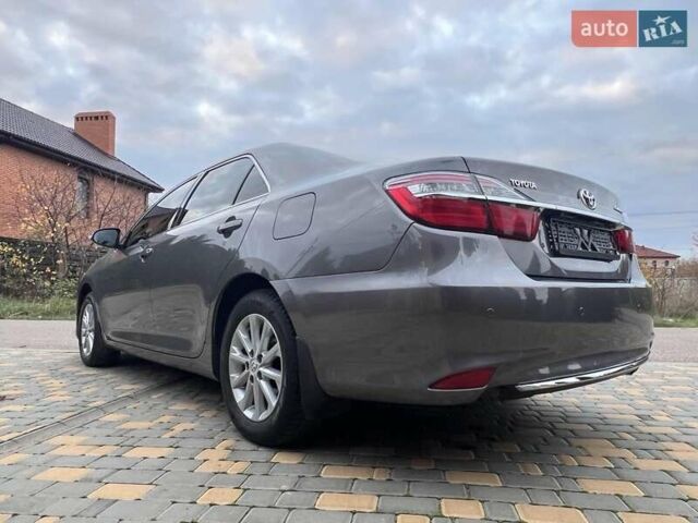 Серый Тойота Камри, объемом двигателя 2.49 л и пробегом 215 тыс. км за 15300 $, фото 7 на Automoto.ua