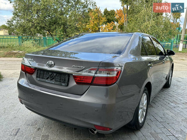 Серый Тойота Камри, объемом двигателя 2.49 л и пробегом 211 тыс. км за 16900 $, фото 7 на Automoto.ua