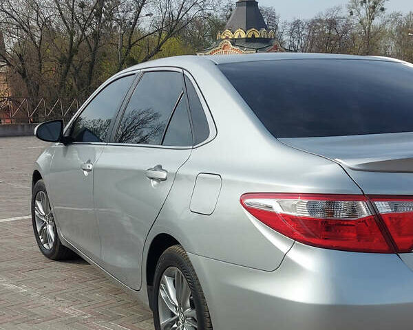 Серый Тойота Камри, объемом двигателя 2.49 л и пробегом 178 тыс. км за 14000 $, фото 17 на Automoto.ua