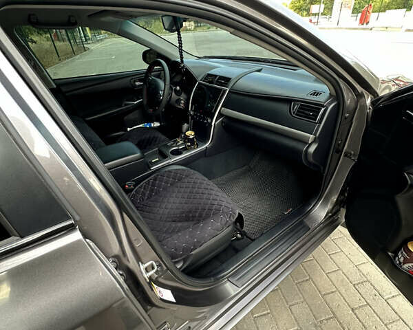 Сірий Тойота Камрі, об'ємом двигуна 2.49 л та пробігом 183 тис. км за 13300 $, фото 11 на Automoto.ua