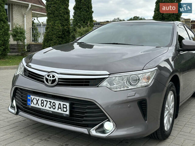 Серый Тойота Камри, объемом двигателя 2.49 л и пробегом 210 тыс. км за 16900 $, фото 12 на Automoto.ua