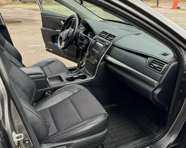 Тойота Камри 2015 в Харькове на Automoto.ua Серый Тойота Камри, объемом двигателя 2.49 л и пробегом 196 тыс. км за 12500 $, фото 35 на Automoto.ua