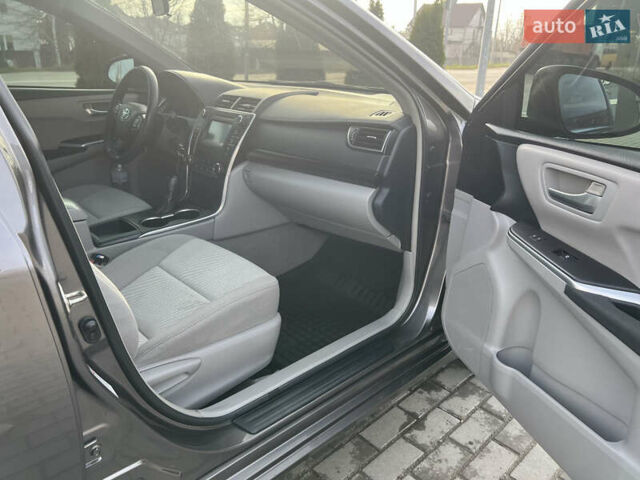 Сірий Тойота Камрі, об'ємом двигуна 2.49 л та пробігом 175 тис. км за 12000 $, фото 8 на Automoto.ua