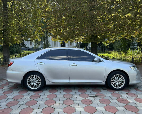 Серый Тойота Камри, объемом двигателя 2.49 л и пробегом 245 тыс. км за 15400 $, фото 7 на Automoto.ua