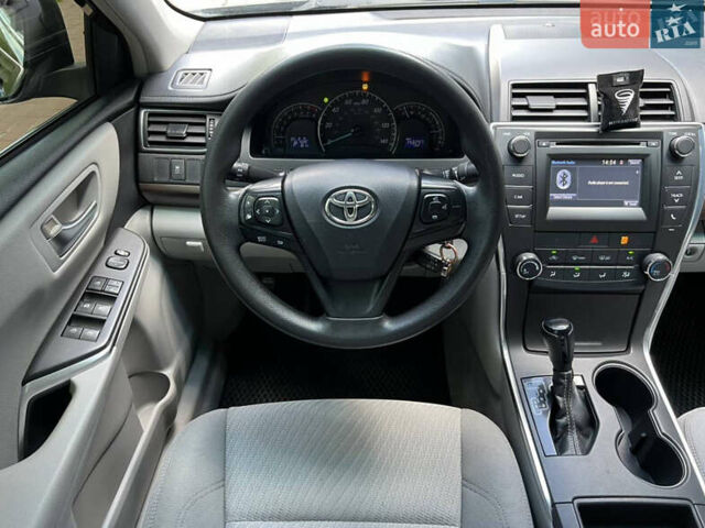 Сірий Тойота Камрі, об'ємом двигуна 2.49 л та пробігом 238 тис. км за 12500 $, фото 5 на Automoto.ua