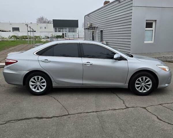 Серый Тойота Камри, объемом двигателя 2.5 л и пробегом 211 тыс. км за 12600 $, фото 3 на Automoto.ua