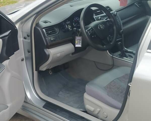 Серый Тойота Камри, объемом двигателя 2.49 л и пробегом 210 тыс. км за 10900 $, фото 7 на Automoto.ua