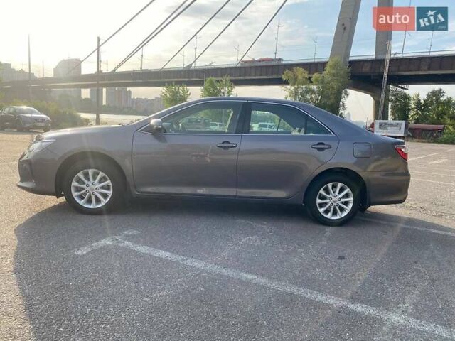 Серый Тойота Камри, объемом двигателя 2.49 л и пробегом 145 тыс. км за 16000 $, фото 7 на Automoto.ua