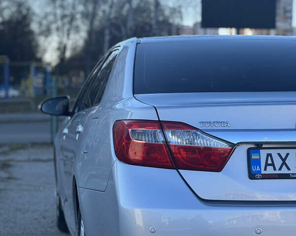 Серый Тойота Камри, объемом двигателя 2.5 л и пробегом 147 тыс. км за 14500 $, фото 4 на Automoto.ua