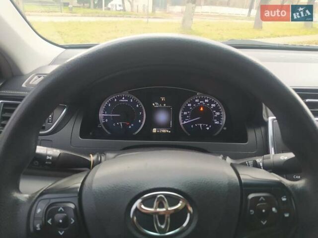 Серый Тойота Камри, объемом двигателя 2.49 л и пробегом 210 тыс. км за 10900 $, фото 6 на Automoto.ua