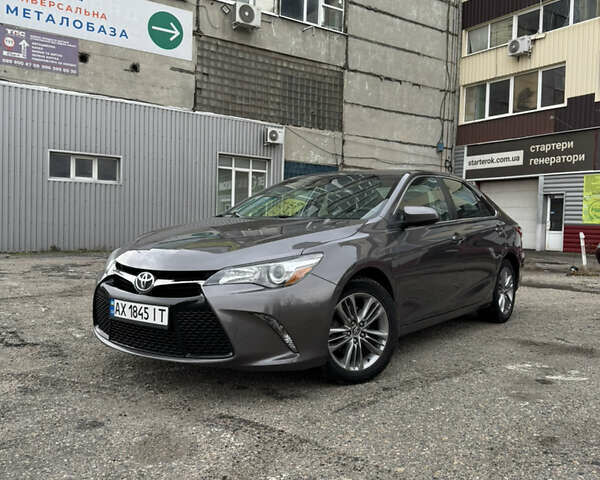 Тойота Камри 2015 в Харькове на Automoto.ua Серый Тойота Камри, объемом двигателя 2.49 л и пробегом 196 тыс. км за 12500 $, фото 1 на Automoto.ua