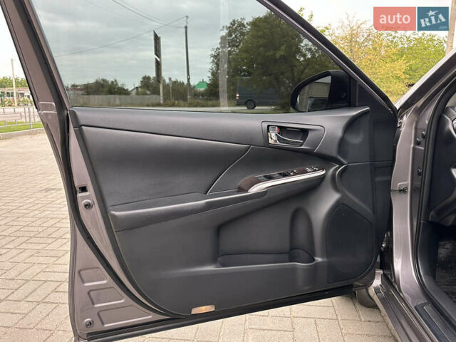 Серый Тойота Камри, объемом двигателя 2.49 л и пробегом 210 тыс. км за 16900 $, фото 19 на Automoto.ua