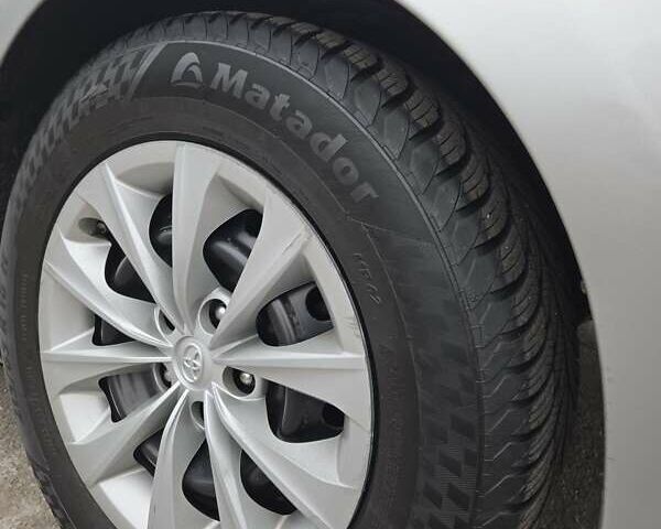 Серый Тойота Камри, объемом двигателя 2.5 л и пробегом 211 тыс. км за 12600 $, фото 7 на Automoto.ua