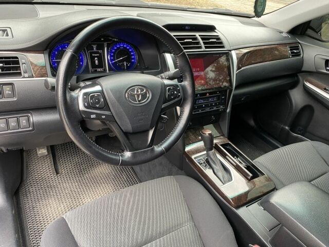 Сірий Тойота Камрі, об'ємом двигуна 2.5 л та пробігом 180 тис. км за 15000 $, фото 6 на Automoto.ua