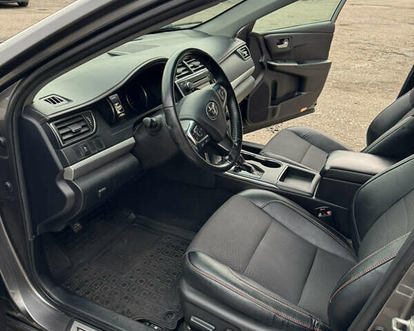 Тойота Камри 2015 в Харькове на Automoto.ua Серый Тойота Камри, объемом двигателя 2.49 л и пробегом 196 тыс. км за 12500 $, фото 29 на Automoto.ua