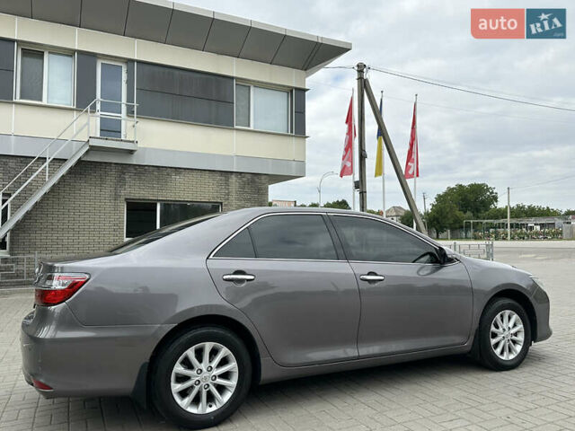 Серый Тойота Камри, объемом двигателя 2.49 л и пробегом 210 тыс. км за 16900 $, фото 7 на Automoto.ua