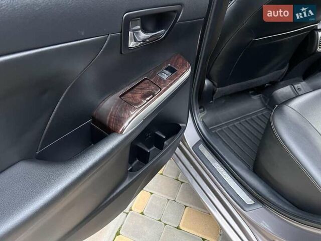 Серый Тойота Камри, объемом двигателя 2.49 л и пробегом 215 тыс. км за 15300 $, фото 24 на Automoto.ua