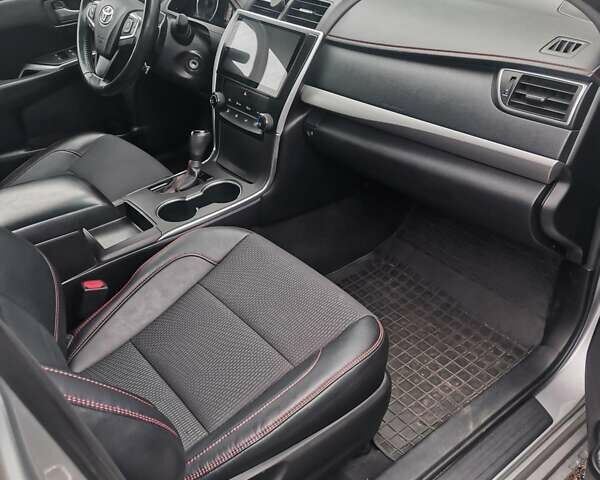 Серый Тойота Камри, объемом двигателя 2.49 л и пробегом 171 тыс. км за 14500 $, фото 9 на Automoto.ua