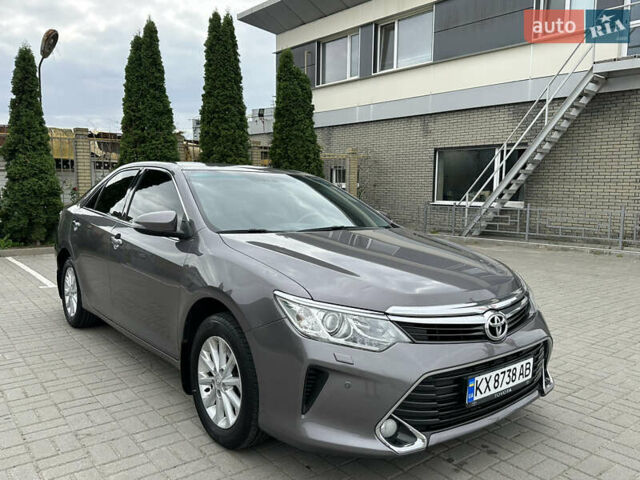 Серый Тойота Камри, объемом двигателя 2.49 л и пробегом 210 тыс. км за 16900 $, фото 10 на Automoto.ua