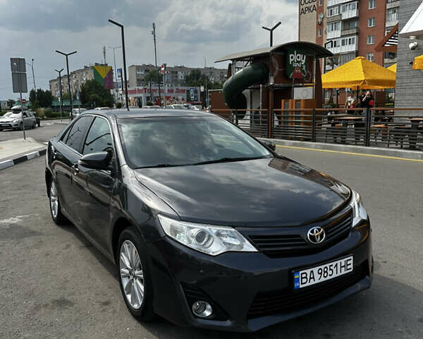 Серый Тойота Камри, объемом двигателя 2.49 л и пробегом 138 тыс. км за 11700 $, фото 1 на Automoto.ua