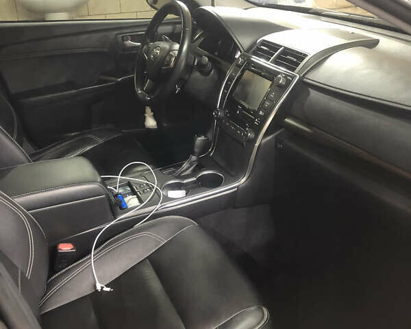 Серый Тойота Камри, объемом двигателя 2.5 л и пробегом 135 тыс. км за 16500 $, фото 12 на Automoto.ua