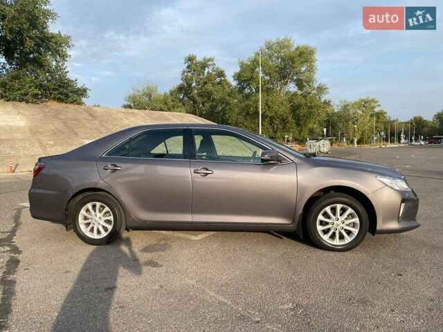 Серый Тойота Камри, объемом двигателя 2.49 л и пробегом 145 тыс. км за 16000 $, фото 3 на Automoto.ua