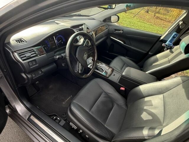 Серый Тойота Камри, объемом двигателя 2.5 л и пробегом 127 тыс. км за 17500 $, фото 1 на Automoto.ua