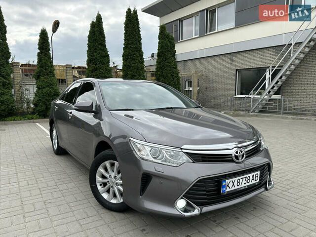 Серый Тойота Камри, объемом двигателя 2.49 л и пробегом 210 тыс. км за 16900 $, фото 14 на Automoto.ua