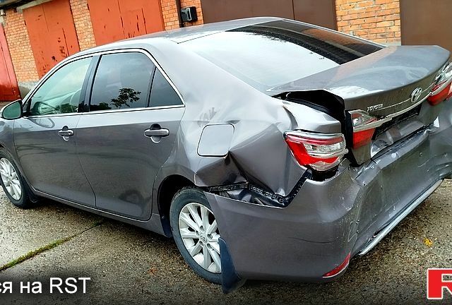 Серый Тойота Камри, объемом двигателя 2.5 л и пробегом 134 тыс. км за 10000 $, фото 2 на Automoto.ua