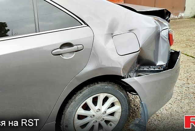 Серый Тойота Камри, объемом двигателя 2.5 л и пробегом 134 тыс. км за 10000 $, фото 4 на Automoto.ua