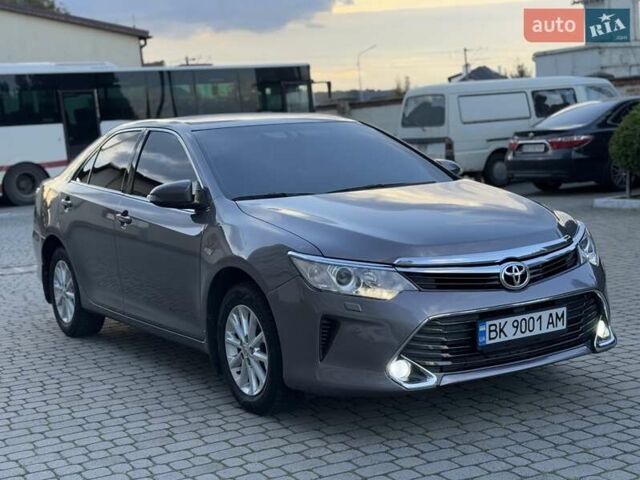 Серый Тойота Камри, объемом двигателя 2.49 л и пробегом 204 тыс. км за 14700 $, фото 5 на Automoto.ua