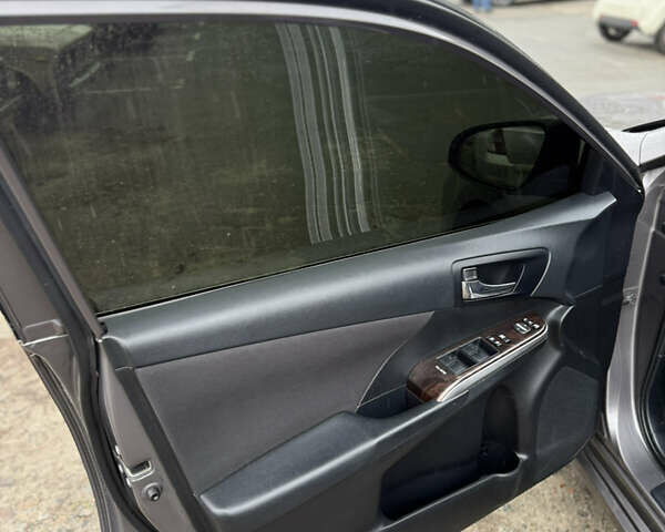 Серый Тойота Камри, объемом двигателя 2.49 л и пробегом 210 тыс. км за 14650 $, фото 12 на Automoto.ua