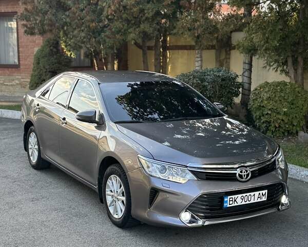 Серый Тойота Камри, объемом двигателя 2.49 л и пробегом 204 тыс. км за 14700 $, фото 13 на Automoto.ua