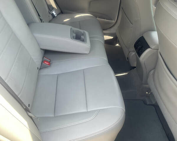 Серый Тойота Камри, объемом двигателя 2.49 л и пробегом 186 тыс. км за 13500 $, фото 9 на Automoto.ua