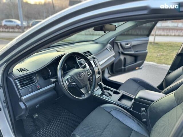 Серый Тойота Камри, объемом двигателя 2.5 л и пробегом 145 тыс. км за 14300 $, фото 18 на Automoto.ua
