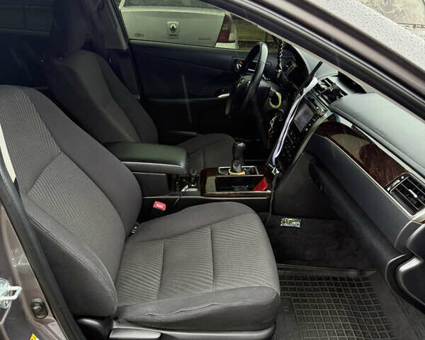 Серый Тойота Камри, объемом двигателя 2.49 л и пробегом 210 тыс. км за 14650 $, фото 13 на Automoto.ua