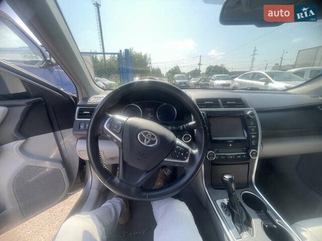 Серый Тойота Камри, объемом двигателя 2.49 л и пробегом 186 тыс. км за 13500 $, фото 6 на Automoto.ua
