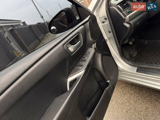 Серый Тойота Камри, объемом двигателя 2.49 л и пробегом 292 тыс. км за 10999 $, фото 22 на Automoto.ua