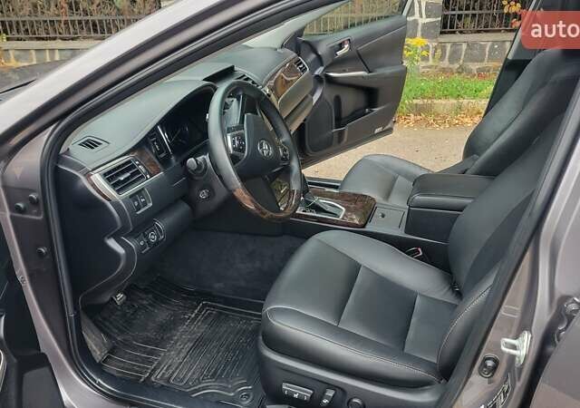 Тойота Камри 2016 в Луцке на Automoto.ua Серый Тойота Камри, объемом двигателя 2.49 л и пробегом 170 тыс. км за 17000 $, фото 46 на Automoto.ua