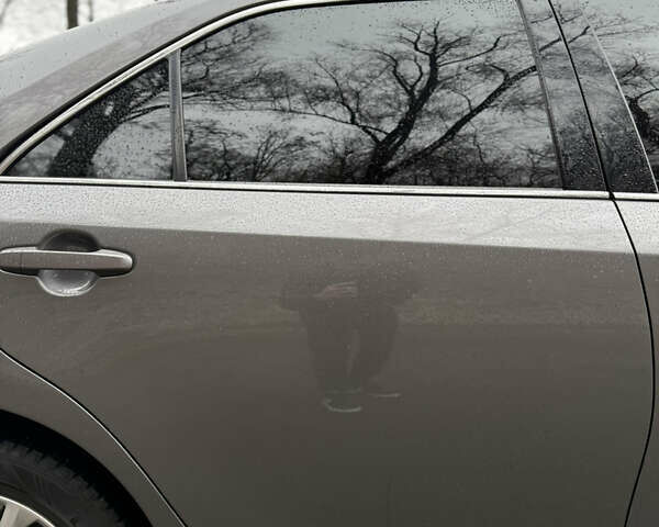 Серый Тойота Камри, объемом двигателя 2.49 л и пробегом 210 тыс. км за 14650 $, фото 7 на Automoto.ua