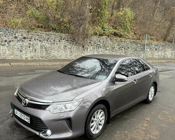 Серый Тойота Камри, объемом двигателя 2.49 л и пробегом 210 тыс. км за 14650 $, фото 2 на Automoto.ua