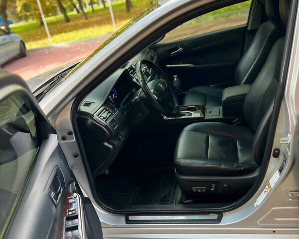 Серый Тойота Камри, объемом двигателя 2.49 л и пробегом 200 тыс. км за 17800 $, фото 9 на Automoto.ua