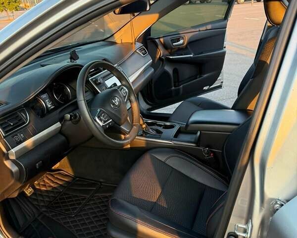Сірий Тойота Камрі, об'ємом двигуна 2.5 л та пробігом 155 тис. км за 14999 $, фото 10 на Automoto.ua